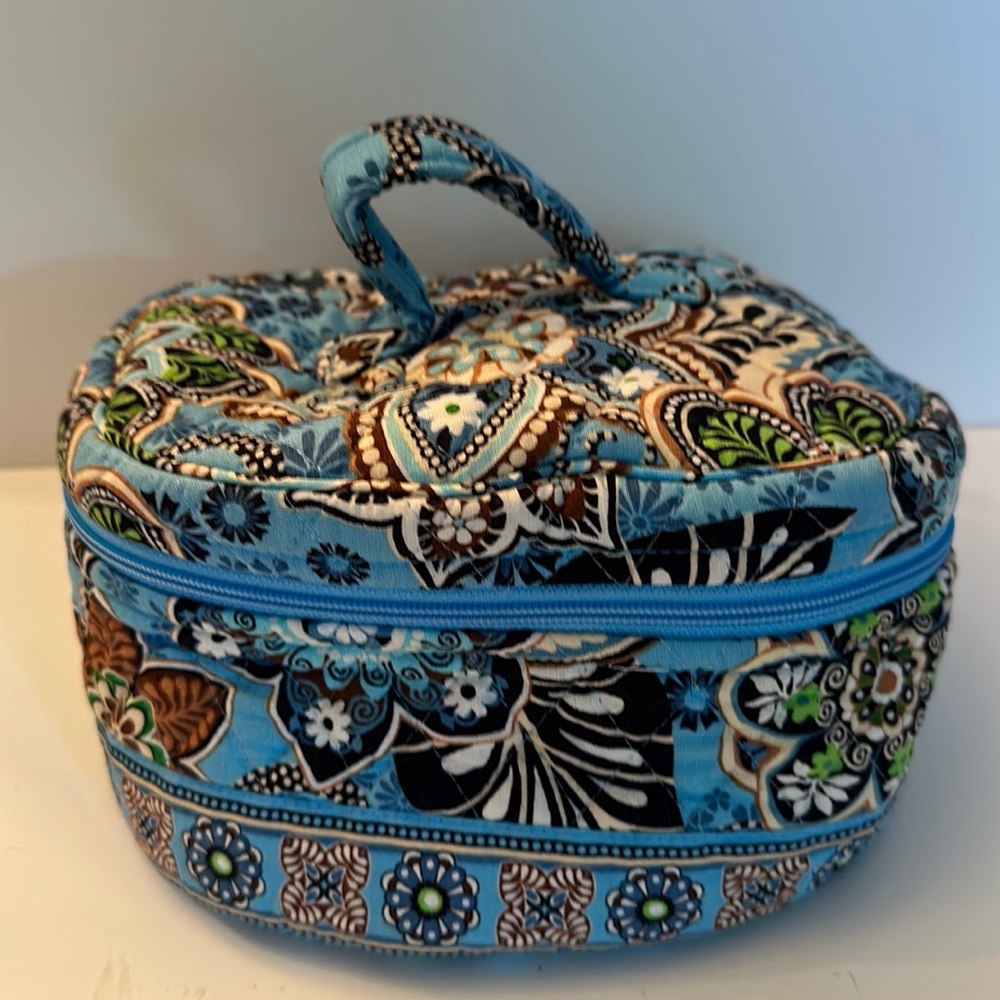 VERA BRADLEY RETIRED PATTERN BALI BLUE HOME & AWAY BAG